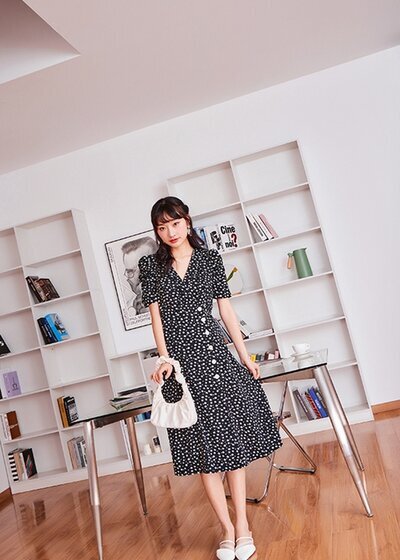 阿依莲春夏简约通勤的气质穿搭[图3]