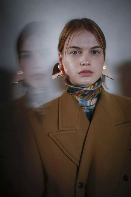 Pitti Uomo 男装展上Y/Project 的2019秋冬男女装系列(图27)