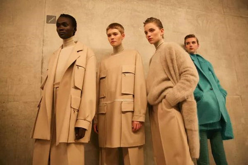 聪明女人的“性感政治学” Max Mara 2019秋冬米兰大秀(图3) 聪明女人的“性感政治学” Max Mara 2019秋冬米兰大秀(图3)