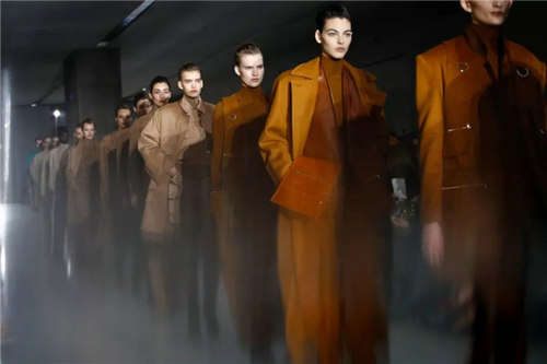 聪明女人的“性感政治学” Max Mara 2019秋冬米兰大秀(图6) 聪明女人的“性感政治学” Max Mara 2019秋冬米兰大秀(图6)