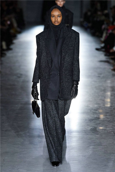 聪明女人的“性感政治学” Max Mara 2019秋冬米兰大秀(图17) 聪明女人的“性感政治学” Max Mara 2019秋冬米兰大秀(图17)
