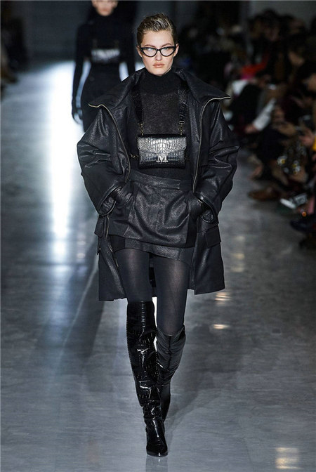 聪明女人的“性感政治学” Max Mara 2019秋冬米兰大秀(图24) 聪明女人的“性感政治学” Max Mara 2019秋冬米兰大秀(图24)