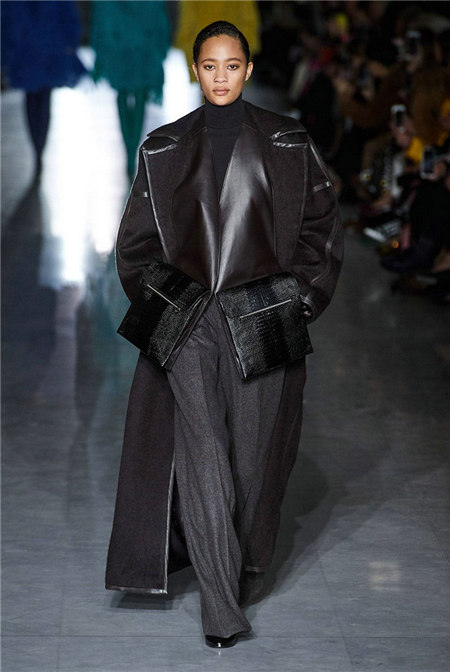 聪明女人的“性感政治学” Max Mara 2019秋冬米兰大秀(图34) 聪明女人的“性感政治学” Max Mara 2019秋冬米兰大秀(图34)