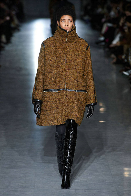 聪明女人的“性感政治学” Max Mara 2019秋冬米兰大秀(图41) 聪明女人的“性感政治学” Max Mara 2019秋冬米兰大秀(图41)