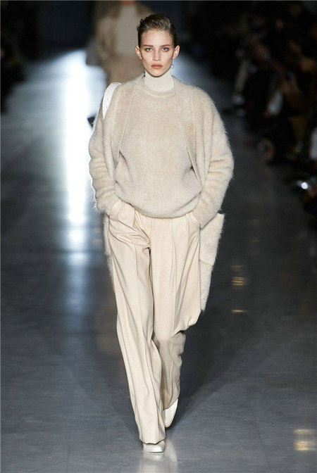 聪明女人的“性感政治学” Max Mara 2019秋冬米兰大秀(图44) 聪明女人的“性感政治学” Max Mara 2019秋冬米兰大秀(图44)