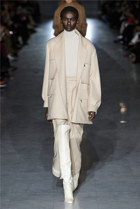 聪明女人的“性感政治学” Max Mara 2019秋冬米兰大秀(图46) 聪明女人的“性感政治学” Max Mara 2019秋冬米兰大秀(图46)