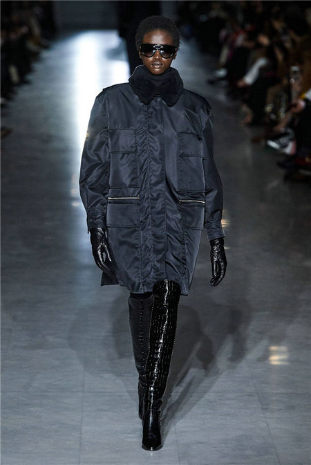 聪明女人的“性感政治学” Max Mara 2019秋冬米兰大秀(图48) 聪明女人的“性感政治学” Max Mara 2019秋冬米兰大秀(图48)
