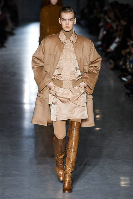 聪明女人的“性感政治学” Max Mara 2019秋冬米兰大秀(图53) 聪明女人的“性感政治学” Max Mara 2019秋冬米兰大秀(图53)