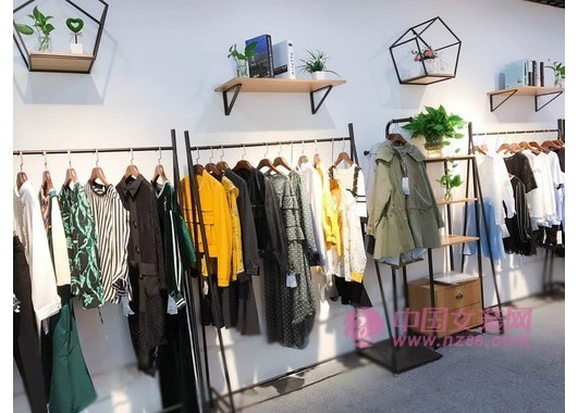 春季服装店如何进货?如何在服装批发市场拿到流行款(图2) 春季服装店如何进货?如何在服装批发市场拿到流行款(图2)