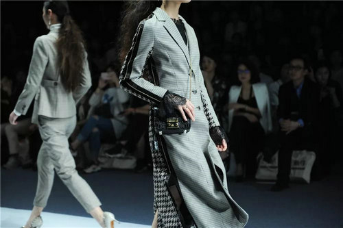 喜欢1个太累,所以我要8个 A/W2019深圳时装周(图11) 喜欢1个太累,所以我要8个 A/W2019深圳时装周(图11)