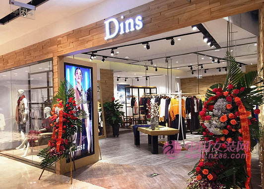女装店装修技巧 品牌女装店如何装修出属于自己的特色？(图1)