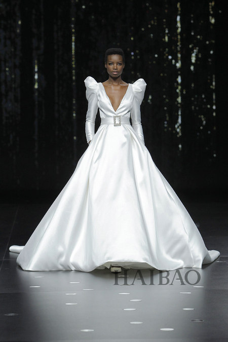 普诺维斯 (Pronovias) 2020春夏巴塞罗那婚纱周发布秀(图5) 普诺维斯 (Pronovias) 2020春夏巴塞罗那婚纱周发布秀(图5)