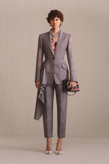 娜扎演绎AlexanderMcQueen 2019早秋系列的复古朋克风(图6)