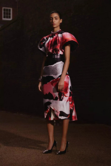 娜扎演绎AlexanderMcQueen 2019早秋系列的复古朋克风(图22)