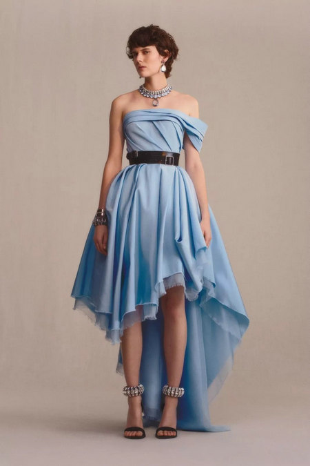 娜扎演绎AlexanderMcQueen 2019早秋系列的复古朋克风(图31)