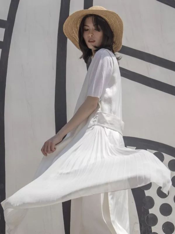 拒绝“游客照” Get下这份拍照技巧,教你如何一秒变女神!(图16) 拒绝“游客照” Get下这份拍照技巧,教你如何一秒变女神!(图16)