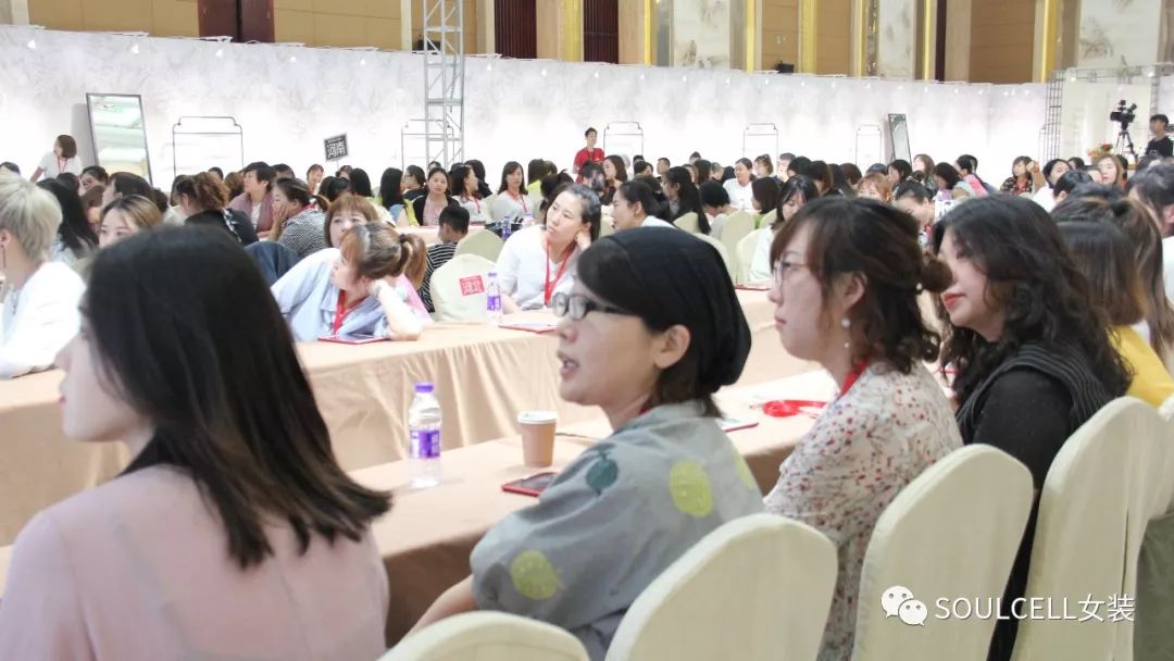 SOUL CELL苏昔摩登生活馆2019冬装新品发布会完美落幕!(图5) SOUL CELL苏昔摩登生活馆2019冬装新品发布会完美落幕!(图5)