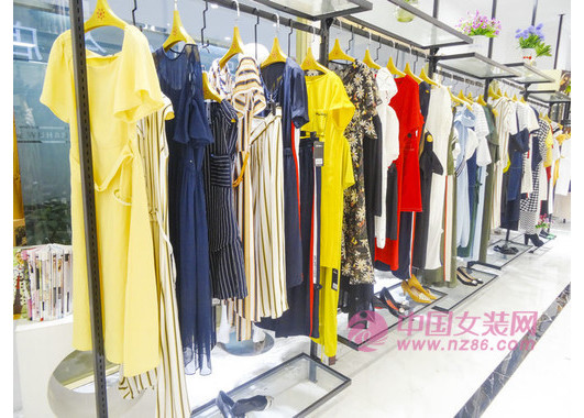 开女装店怎么拿货?女装拿货技巧有哪些?(图1) 开女装店怎么拿货?女装拿货技巧有哪些?(图1)