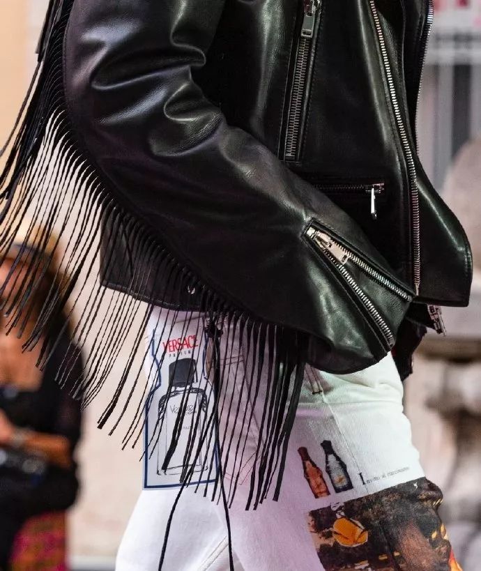 Versace 2020春夏大秀 油头表姐在线营业气场依旧(图46) Versace 2020春夏大秀 油头表姐在线营业气场依旧(图46)