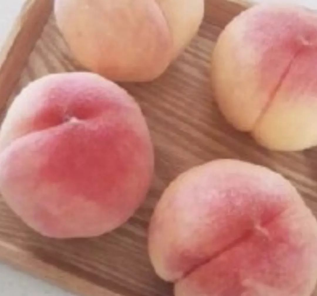 别穿莫兰迪色系了，夏日水果色穿搭最“开挂”！(图15)