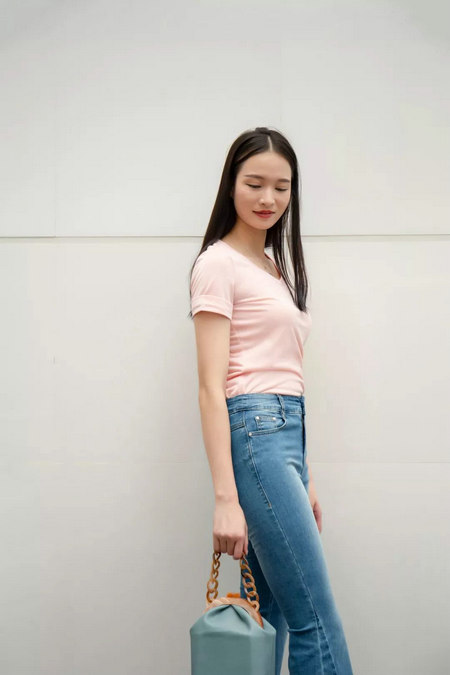 别穿莫兰迪色系了，夏日水果色穿搭最“开挂”！(图19)