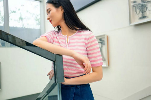 别穿莫兰迪色系了，夏日水果色穿搭最“开挂”！(图25)