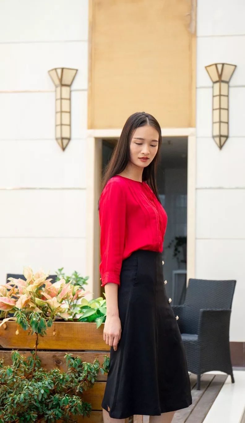 别穿莫兰迪色系了，夏日水果色穿搭最“开挂”！(图37)