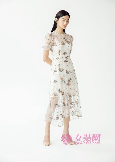 曼娅奴   女生碎花单品穿搭必学，穿出少女的柔美气质！(图2)