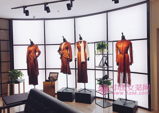 2019年服装店陈列怎么做吸引顾客？服装陈列攻略分享(图1)
