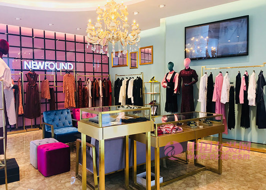 2019年服装店陈列怎么做吸引顾客？服装陈列攻略分享(图2)