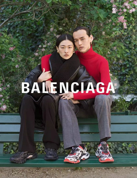 巴黎街头爱的伴侣 Balenciaga 2019 秋冬广告形象大片(图6) 巴黎街头爱的伴侣 Balenciaga 2019 秋冬广告形象大片(图6)