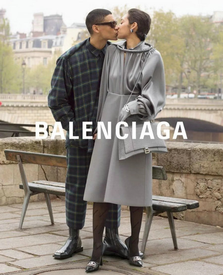 巴黎街头爱的伴侣 Balenciaga 2019 秋冬广告形象大片(图10) 巴黎街头爱的伴侣 Balenciaga 2019 秋冬广告形象大片(图10)