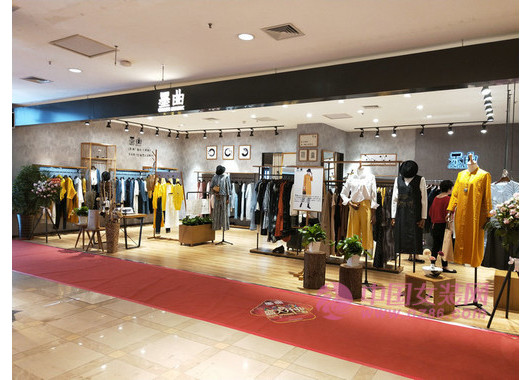 墨曲 女装店应该如何装饰店面[图1]