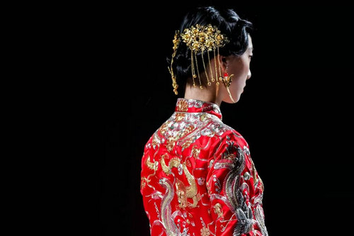 广东时装周 当中式嫁衣遇见西式婚纱，pick一下谁更美(图10)