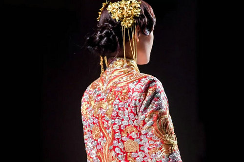 广东时装周 当中式嫁衣遇见西式婚纱，pick一下谁更美(图11)