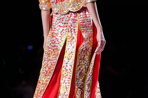 广东时装周 当中式嫁衣遇见西式婚纱，pick一下谁更美(图14)