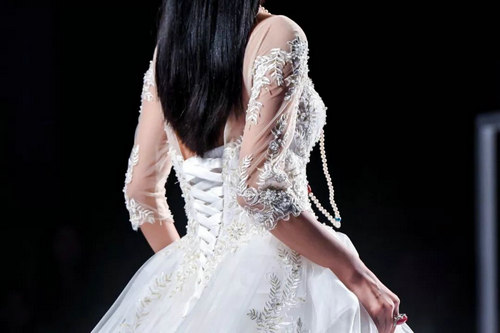 广东时装周 当中式嫁衣遇见西式婚纱，pick一下谁更美(图35)