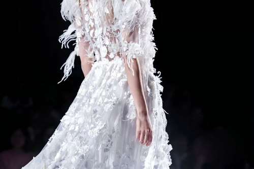 广东时装周 当中式嫁衣遇见西式婚纱，pick一下谁更美(图37)