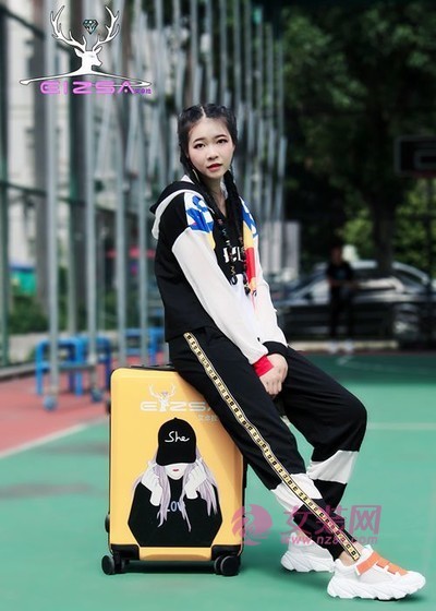 EIZSA艾卓拉9月1日以最快速度新签新疆伊宁店(图2)