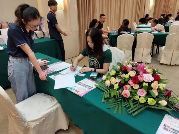 喜报丨HYQ花月秋2019新零售招商说明会圆满成功!(图6) 喜报丨HYQ花月秋2019新零售招商说明会圆满成功!(图6)