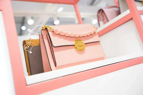 箱包鞋履 尊重生活品质 设计成就未来(图4)