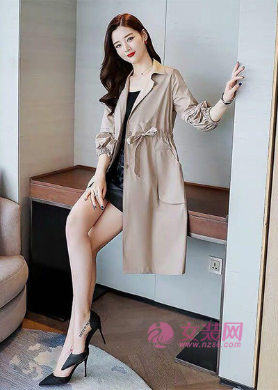 花月秋女装品牌 2019最新时尚搭配 带你展现优雅的女人味(图2) 花月秋女装品牌 2019最新时尚搭配 带你展现优雅的女人味(图2)