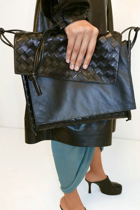 Bottega Veneta 2020早春系列 全新流行色简约不失细节(图8)