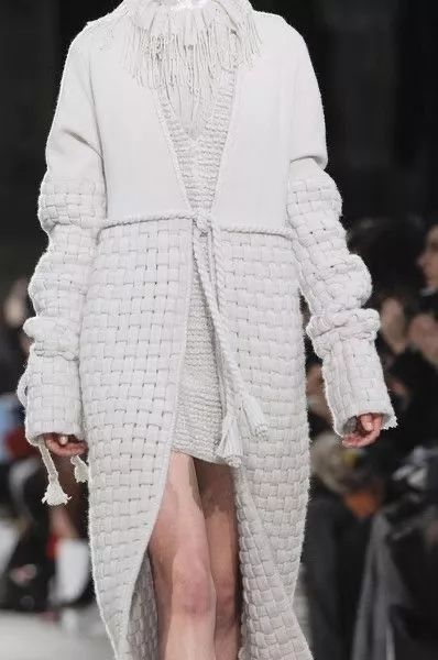 2020秋冬女士针织设计趋势 束腰设计(图9) 2020秋冬女士针织设计趋势 束腰设计(图9)