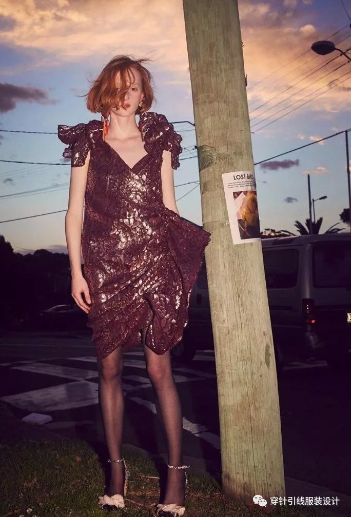 趋势 2020秋冬女装流行趋势:星际迪斯科(图8) 趋势 2020秋冬女装流行趋势:星际迪斯科(图8)