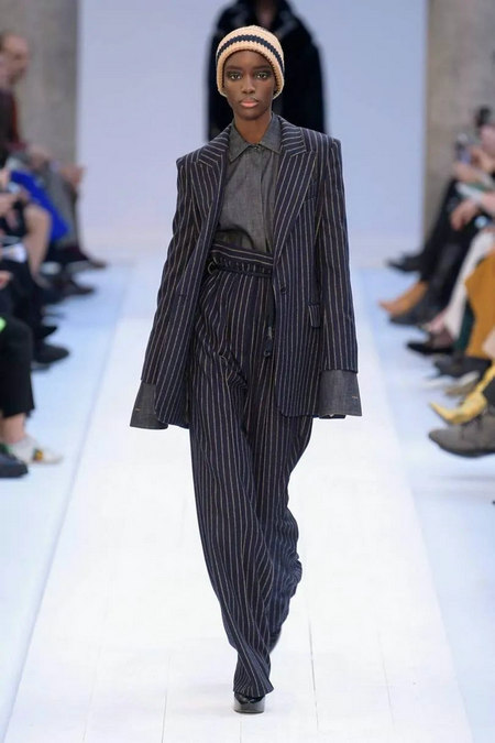 Max Mara 2020秋冬系列依旧让人很有购买欲(图4) Max Mara 2020秋冬系列依旧让人很有购买欲(图4)