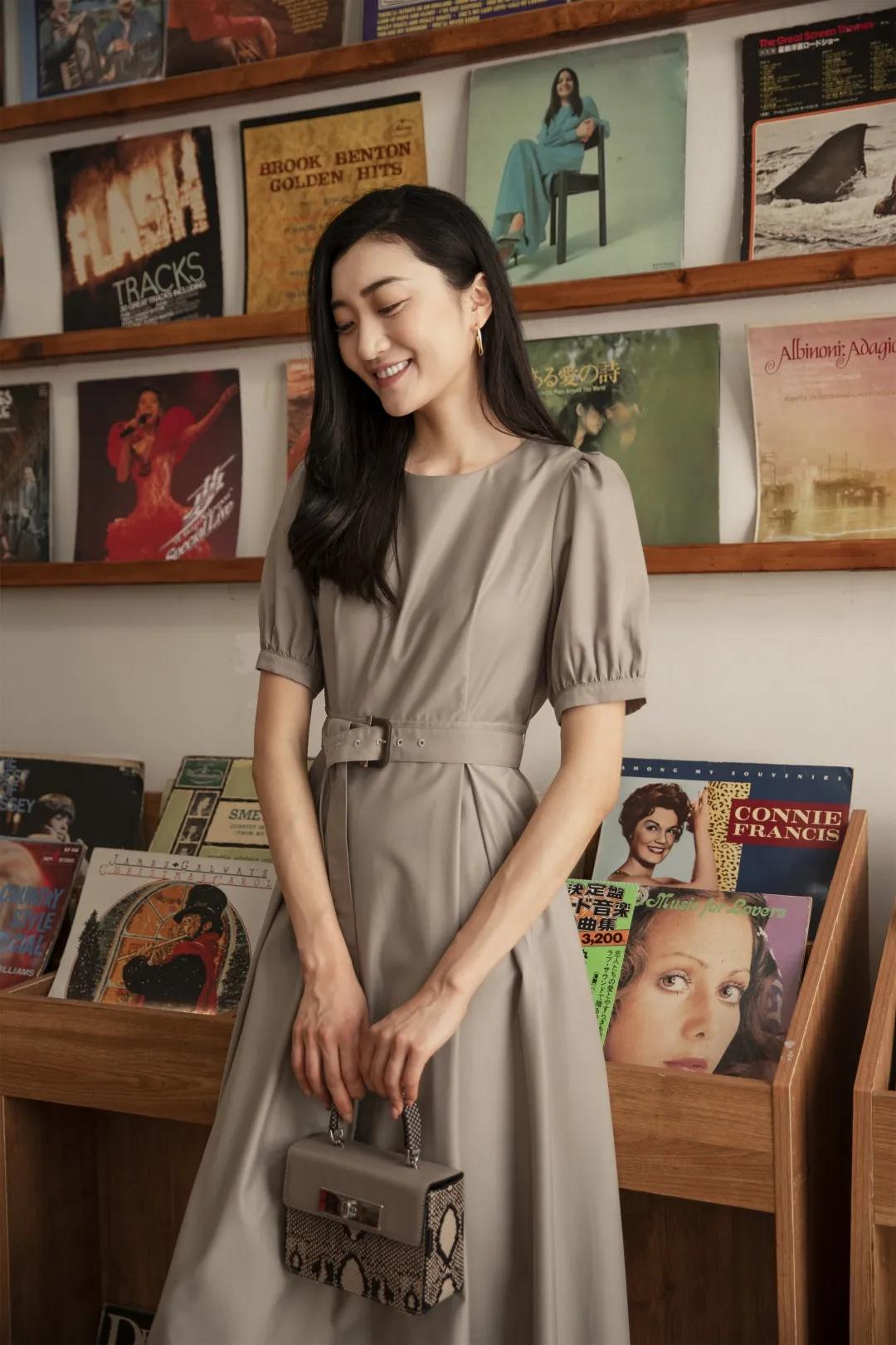祝贺卡蔓女装品牌第八次续约女装网 让我们共创辉煌!(图6) 祝贺卡蔓女装品牌第八次续约女装网 让我们共创辉煌!(图6)