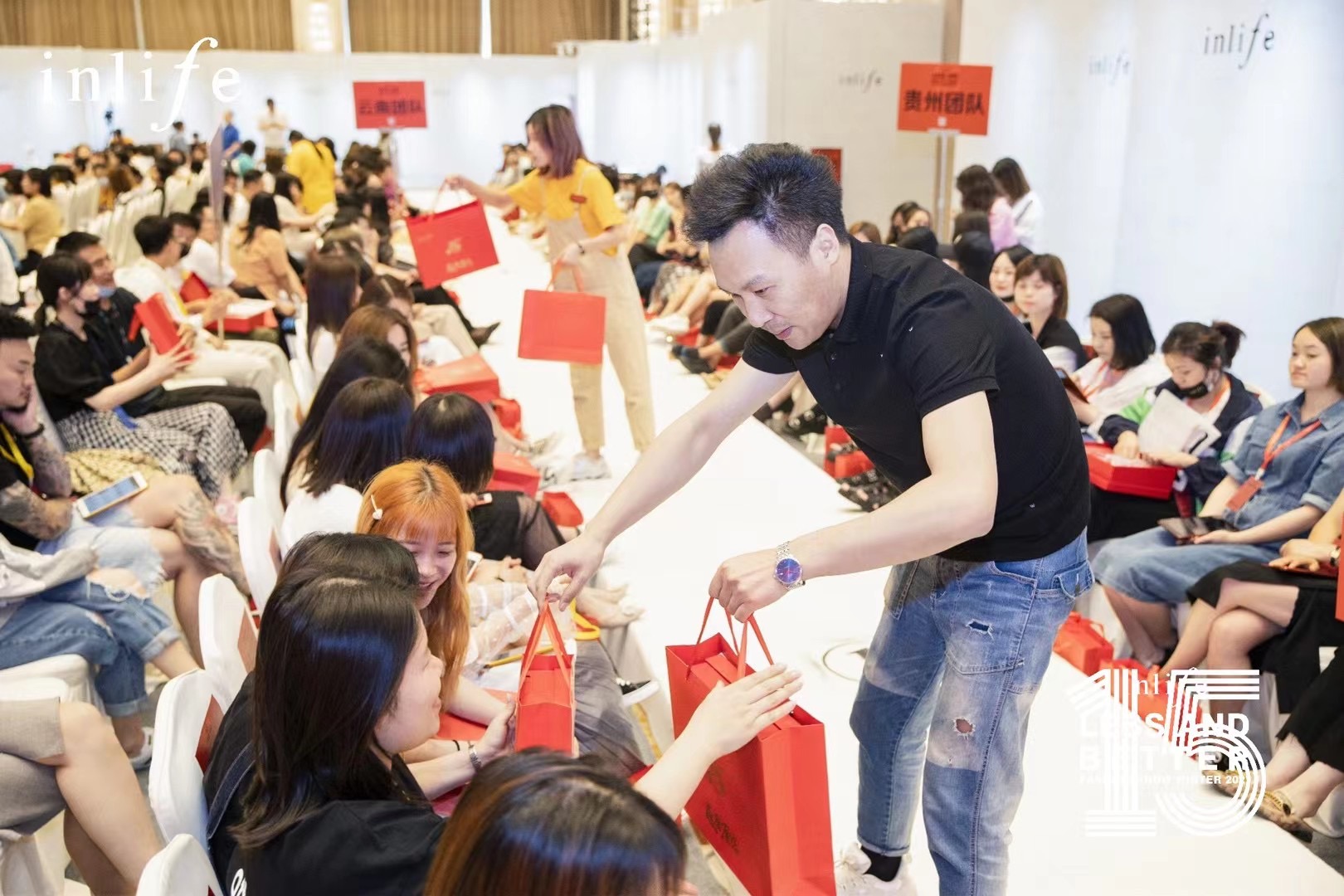 热烈祝贺2021冬新品发布会时尚大秀圆满成功!(图12) 热烈祝贺2021冬新品发布会时尚大秀圆满成功!(图12)