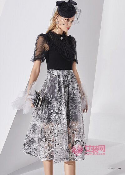 恭喜安徽安庆陈总与亮点国际女装成功签约合作！[图3]