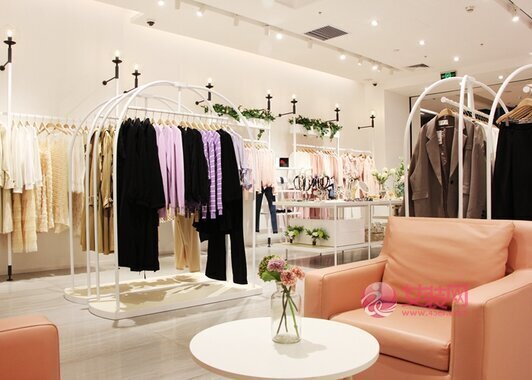 秋装销售不理想该怎么办？秋季服装销售方案分享(图2)